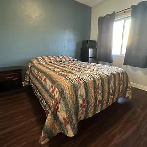 Motel Unity - No Parking & Are Upstairs